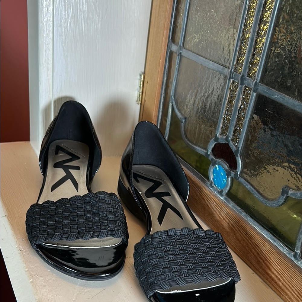 Elegant Black Woven Heels. New Without Tags